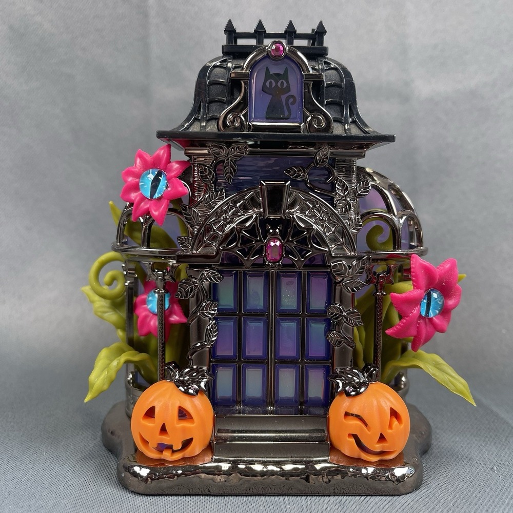 Evil Apple Hand Nightlight Wallflower Skull in Apple Plug-In Bath & Body Works